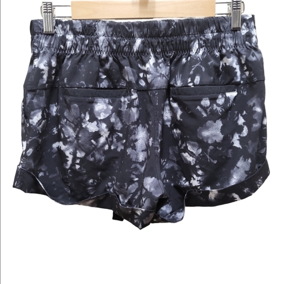 lululemon athletica Black and White Athletic Shorts - Picture 4 of 4